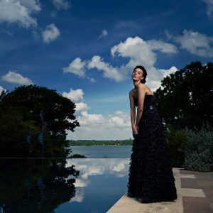 model photo shoot at dallas arboretum by reflecting pond