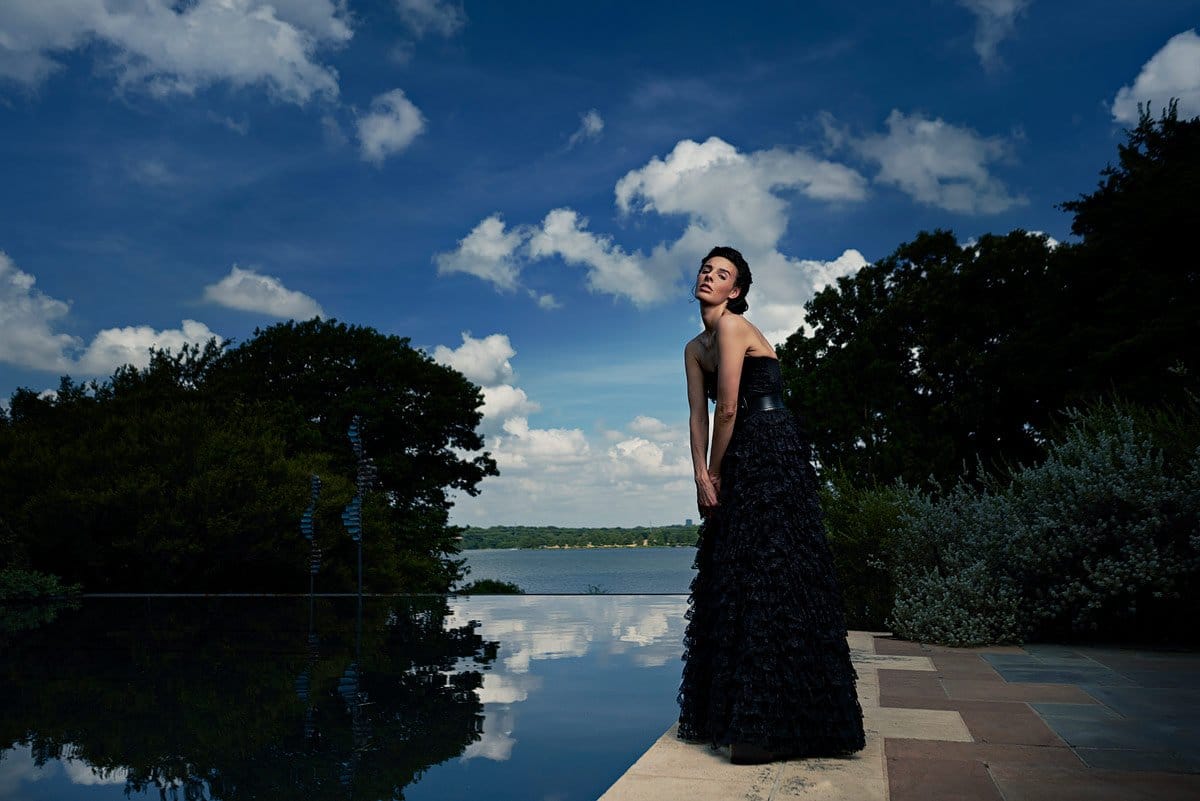 model photo shoot at dallas arboretum by reflecting pond