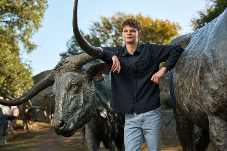 Bishop Lynch Senior Photographer In Pioneer Plaza Dallas 001